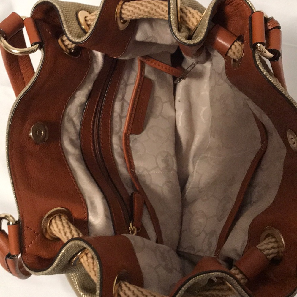 Handbag - Picture 3 of 4